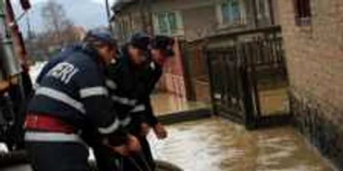 Inundaţiile au afectat zeci de gospodării şi anexe.(Foto: I.S.U. Hunedoara)