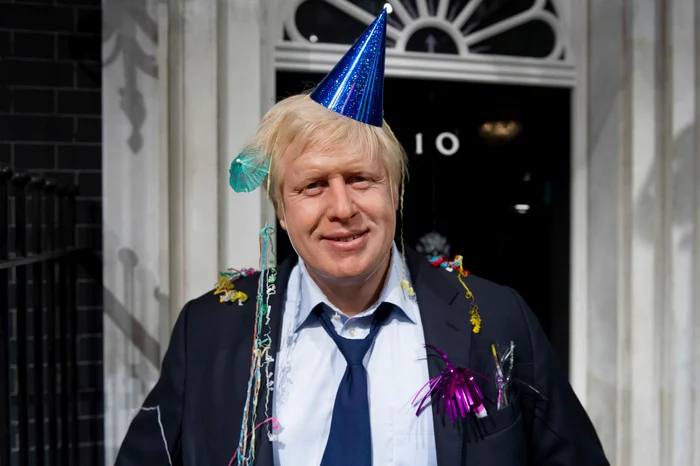 
    Boris Johnson alături de Cheeky Girls  
