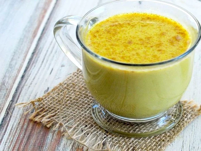 Lapte auriu cu turmeric pentru un somn odihnitor Foto Arhiva Adevărul
