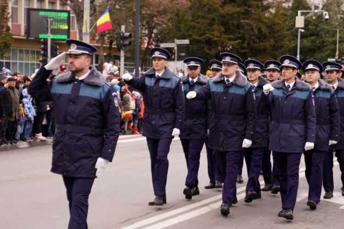 Poliţiştii ialomiţeni, la parada de Ziua Naţională a României FOTO IPJ Ialomiţa