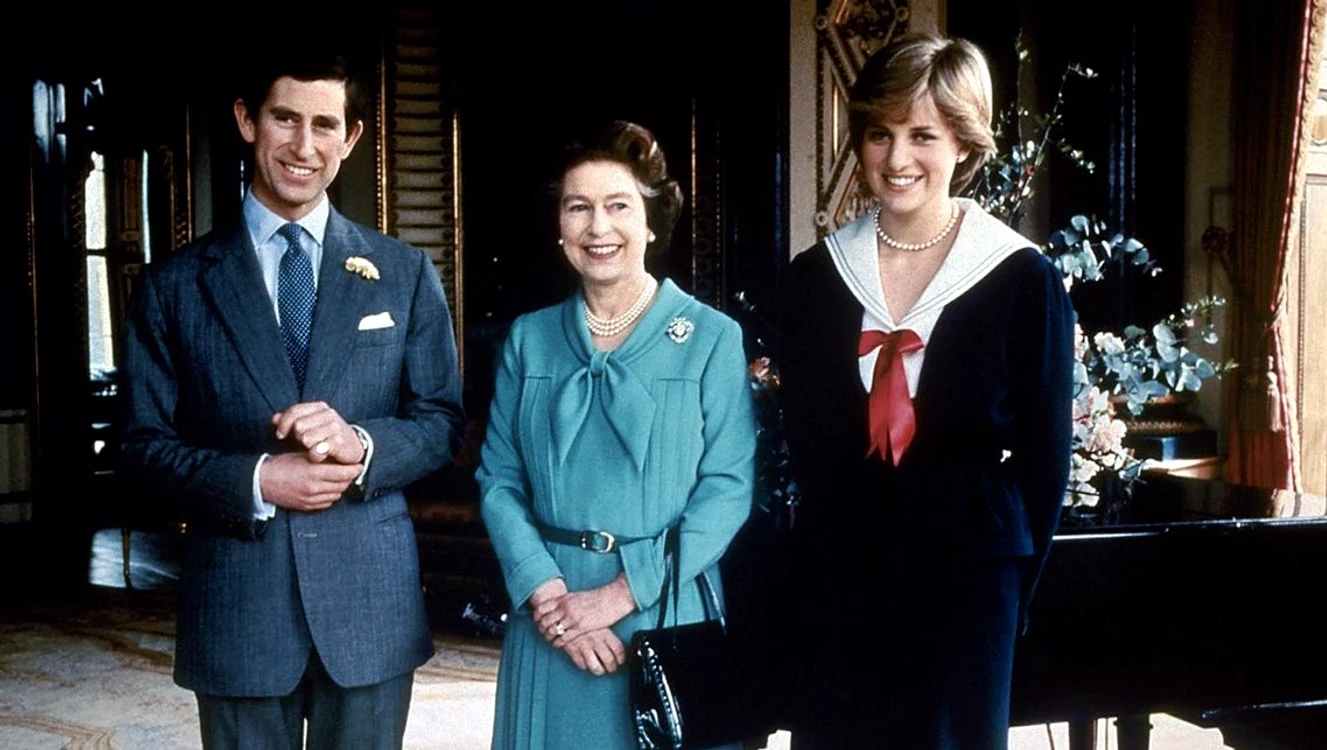 
    Prinţul Charles, Regina Elisabeta a II-a şi Prinţesa Diana, în 1981foto: Profimedia  