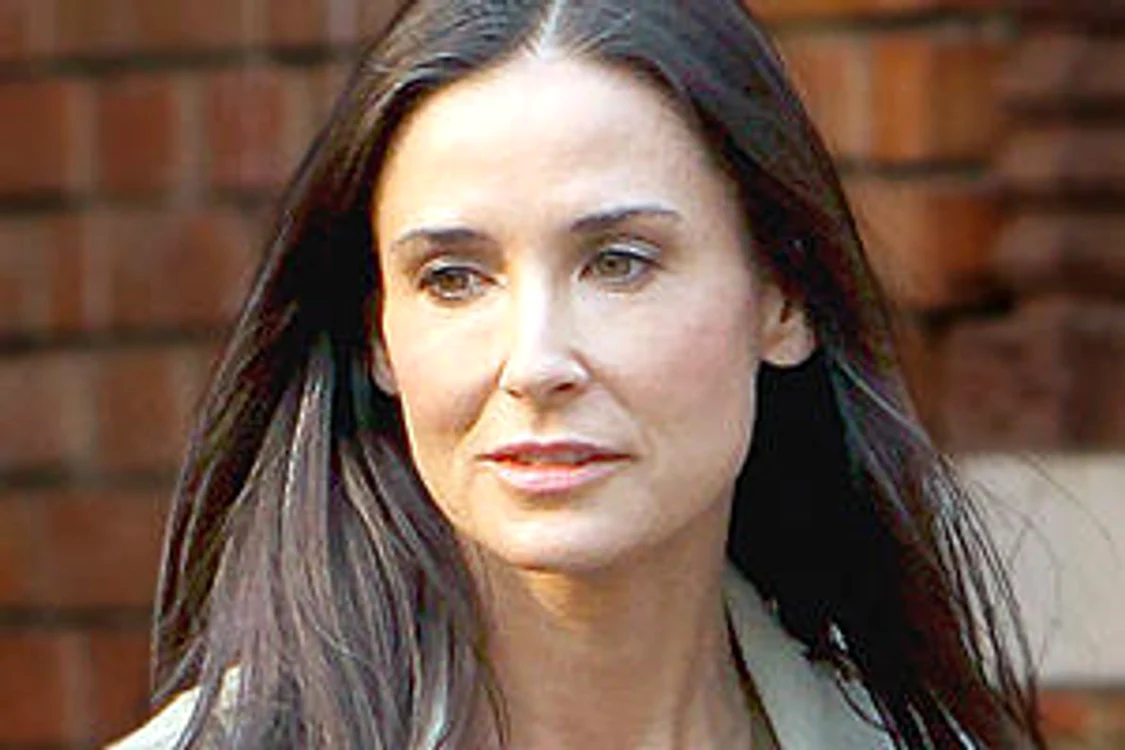 
    Actriţei Demi Moore i-au fost furate obiecte vestimentare în valoare de peste 200.000 de dolariFoto Click!  