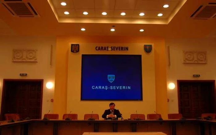 Sorin Frunzăverde, preşedintele Consiliului Judeţean Caraş-Severin, în conferinţă de presă FOTO CRISTIAN FRANŢ