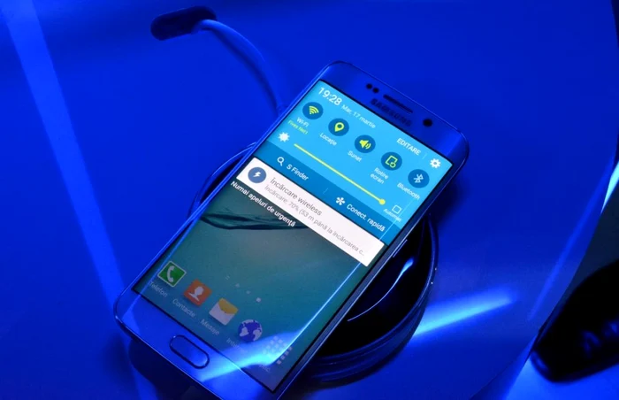 Galaxy S6 se încarcă şi wireless.