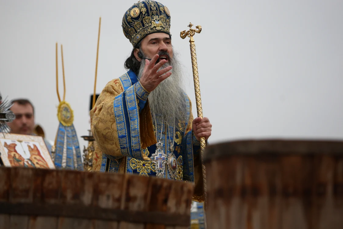 
    Arhiepiscopul Tomisului, Teodosie Snagoveanul este unul dintre cei mai controversați ierarhi ai Bisericii Ortodoxe Române  