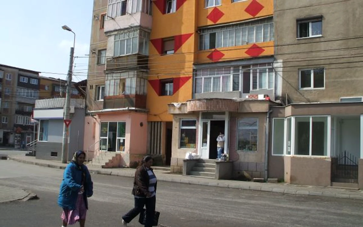Locatarii nu au ţinut cont decât de propriile preferinţe atunci când au vopsit faţadele