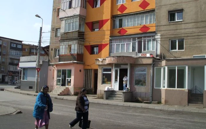 Locatarii nu au ţinut cont decât de propriile preferinţe atunci când au vopsit faţadele