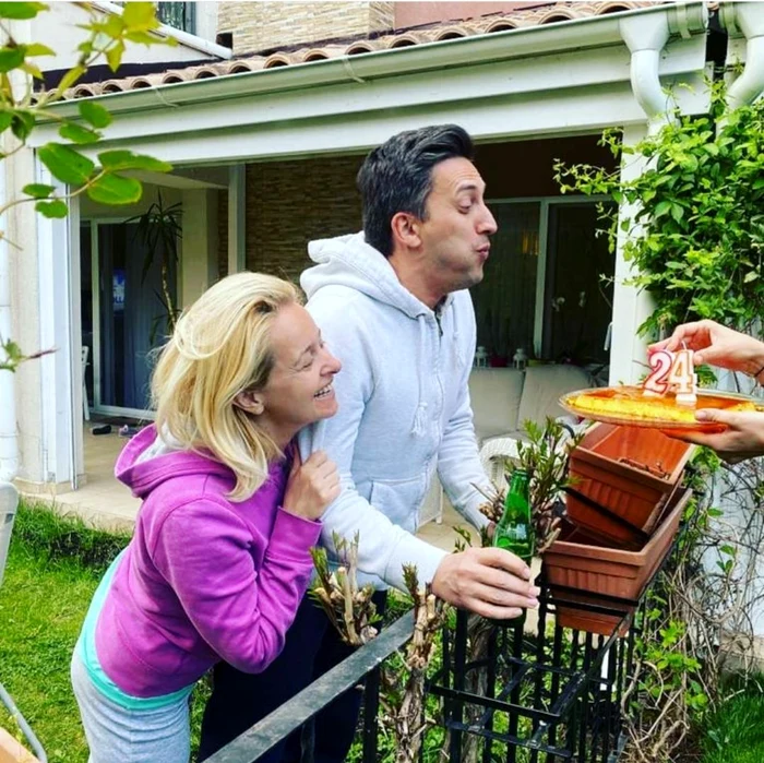 Alături de copiii lui, Mark și Maia