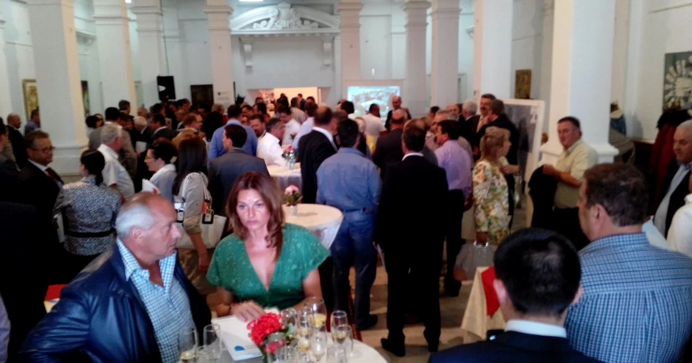 “Avem interes să dezvoltăm şi în municipiul Târgovişte activităţi industriale şi logistice", a spus Ţuţuianu.