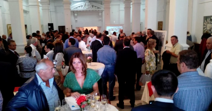 “Avem interes să dezvoltăm şi în municipiul Târgovişte activităţi industriale şi logistice", a spus Ţuţuianu.