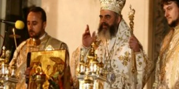 Arhiepiscopia Romano-Catolică nemulţumită că niciun reprezentant al cultelor religioase nu a fost chemat la dezbaterile privind legile Educaţiei