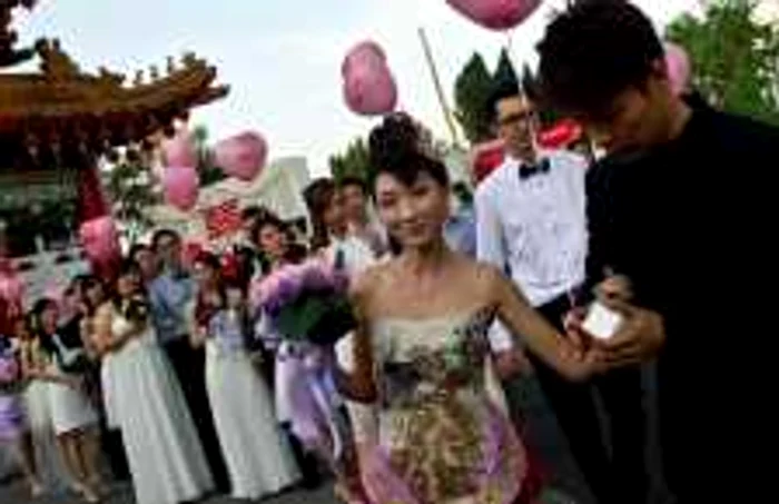 139 de cupluri din Malaezia s-au căsătorit simultan, de Valentine`s Day. FOTO AFP