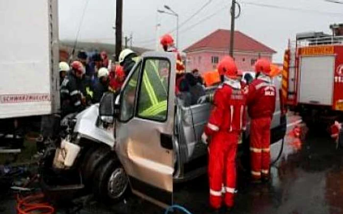 Braşov: Inspecţia Muncii anchetează carnagiul de pe DN 13