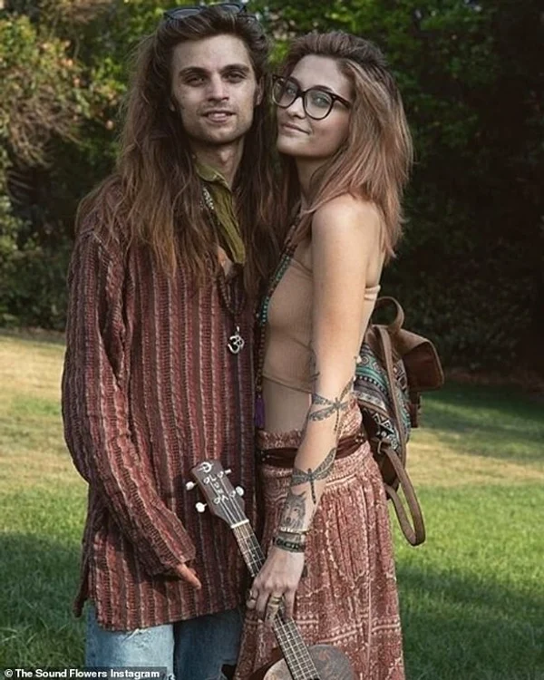 Paris Jackson şi Gabriel Glenn sunt colegi de trupă şi iubiţi 