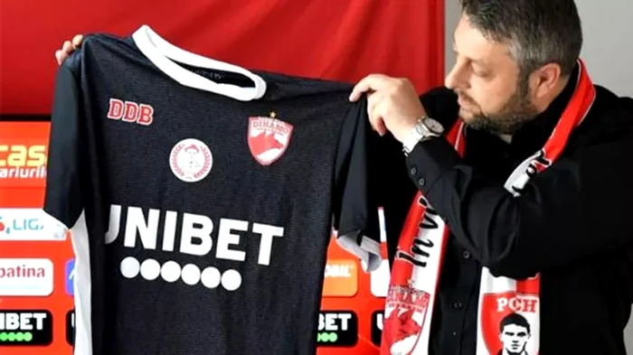 Așa arată tricoul negru cu sigla DDB (Foto: Dinamo)