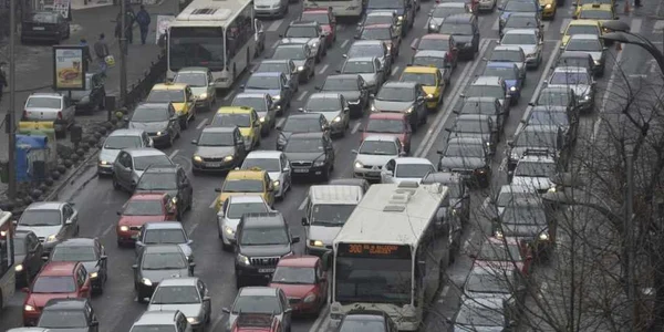 accident Piata Romana Bucuresti trafic ingreunat FOTO Mediafax