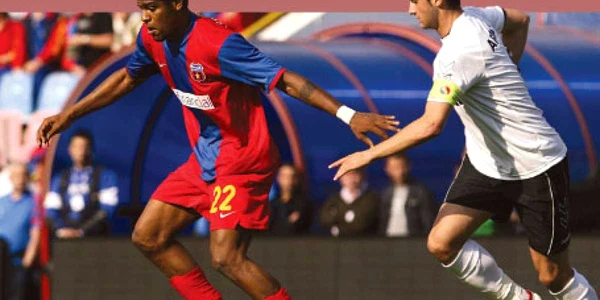 Atacantul columbian (în stânga) s-a întors cu planuri mari la Steaua