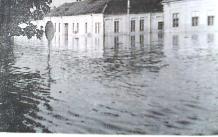 Apele Mureșului, în centrul orașului Alba Iulia FOTO Arhivele Naționale