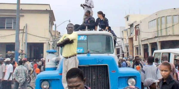 Capitala haitiană Port-au-Prince e măcinată de lupte de stradă