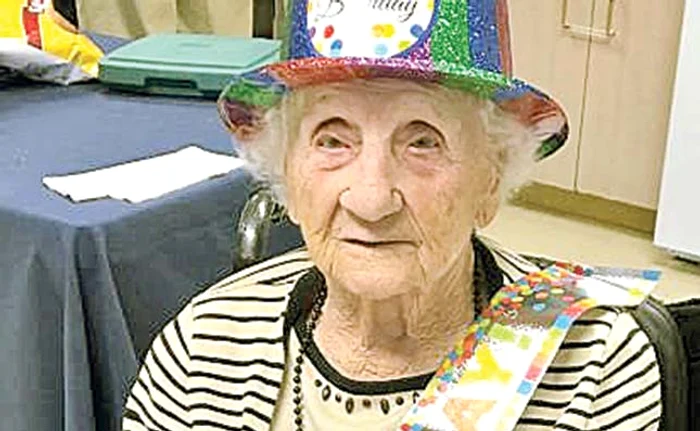 
    Rose Leigh-Manuell,  în vârstă de 101 ani,  din West Sayville,  e mereu optimistă  