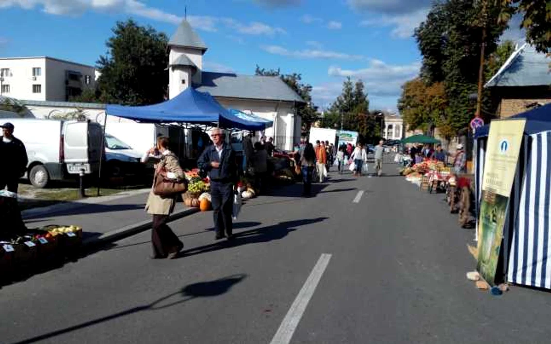 Târg săptămânal de produse tradiţionale