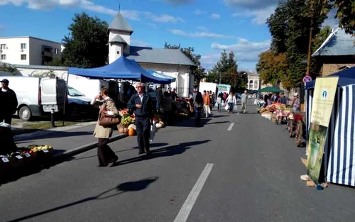 Târg săptămânal de produse tradiţionale