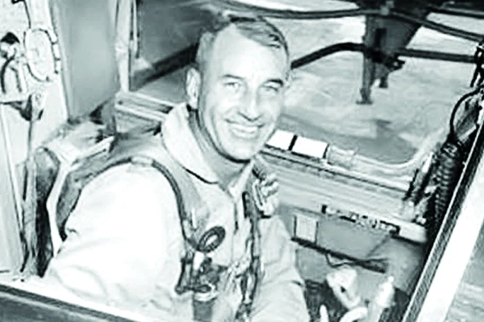 santa tracker col harry shoup foto defense.gov