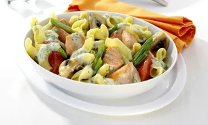 salata de paste cu somon jpeg
