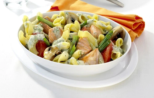 salata de paste cu somon jpeg