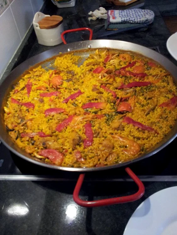 
    Paella cu fructe de mare  
