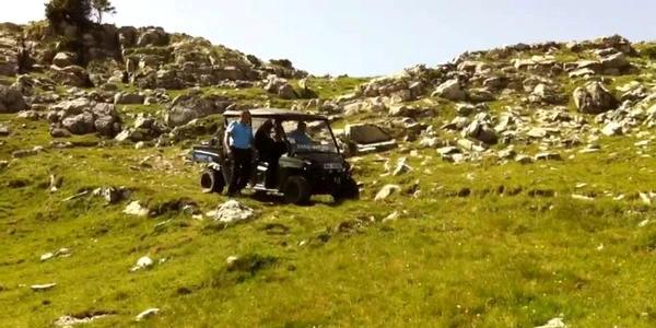 turista ajutata bucegi