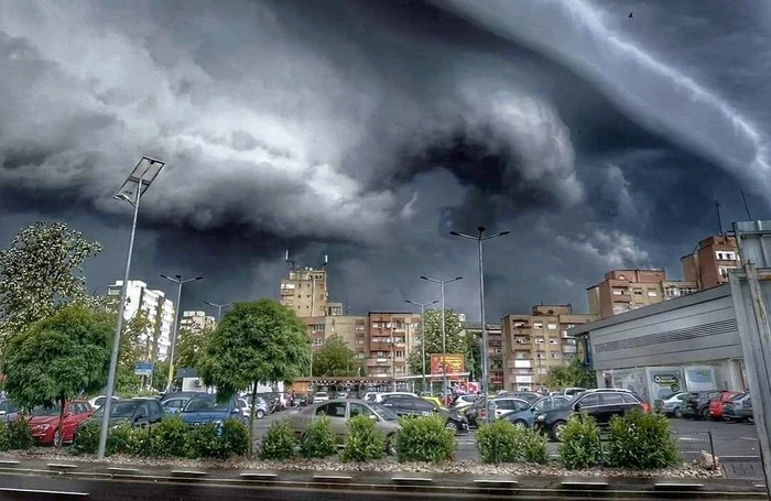 Nori negri peste București FOTO: Adevărul (arhivă)