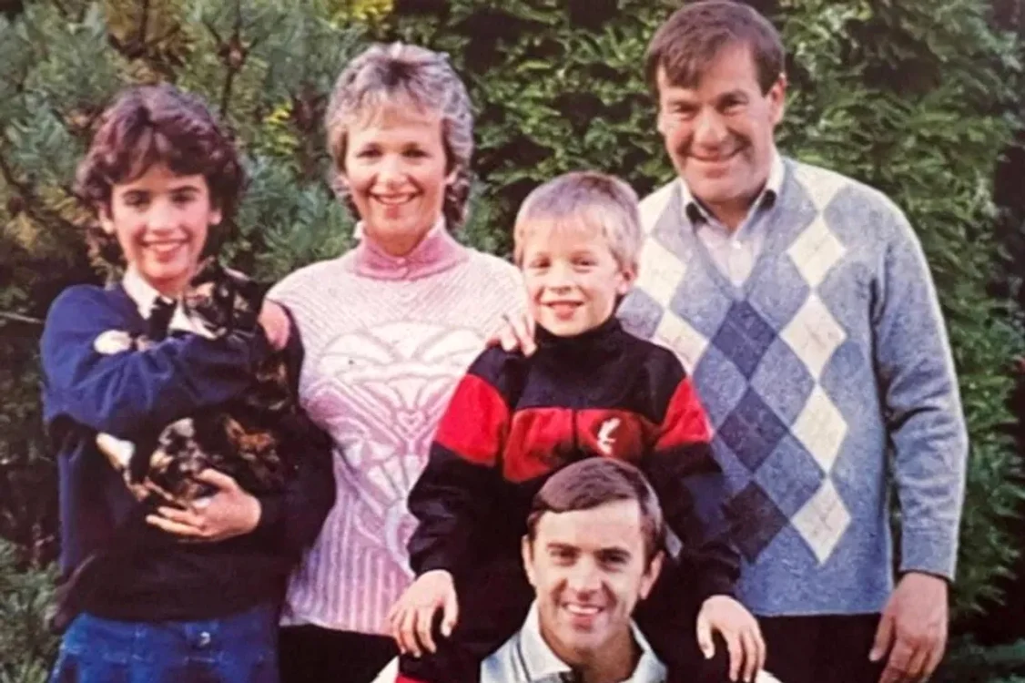 Ronnie Lockwood, alături de familia care a avut grijă de el FOTO: BBC/ Rob Parsons