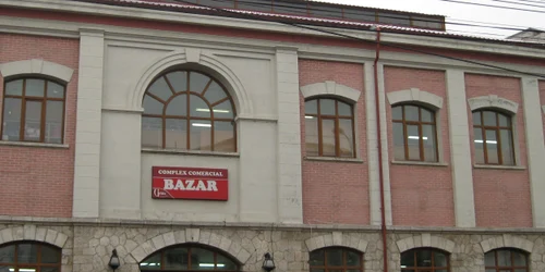 Bazarul este cunoscut pentru produsele contrafăcute
