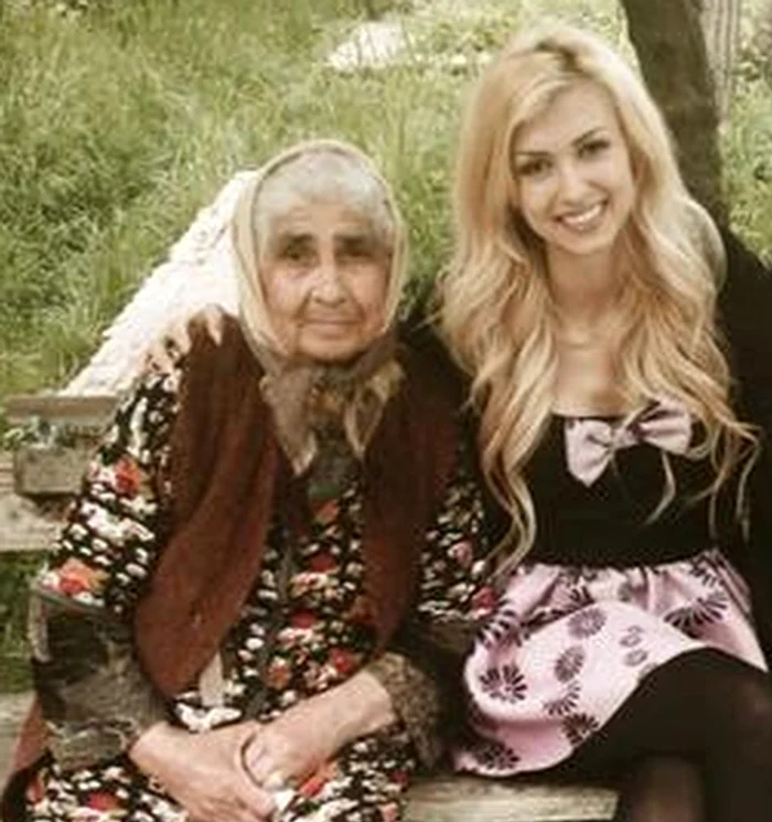 
    Andreea Bălan şi bunica ei paternă, care a murit vineri, 12 septembrieFoto: Facebook  