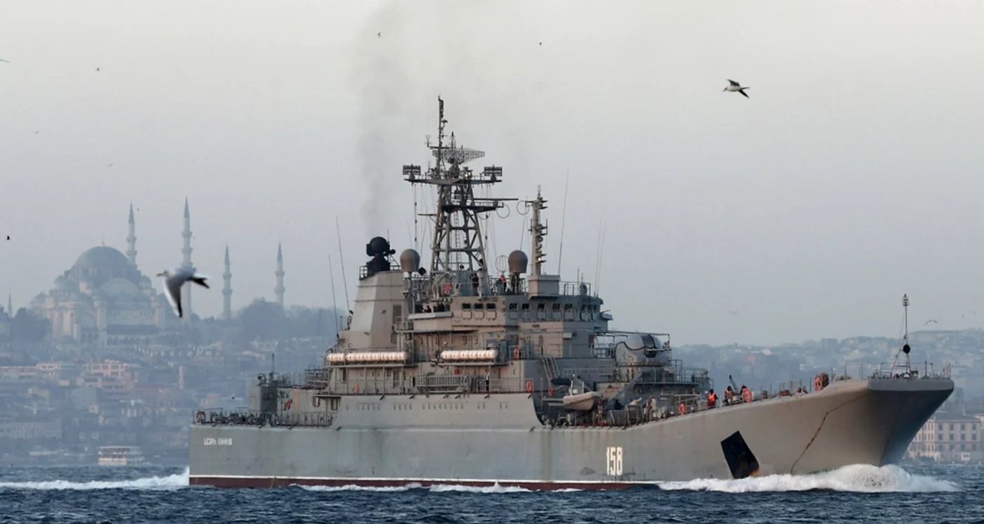 Nava rusească în strâmtoarea Bosfor/FOTO:EPA/EFE