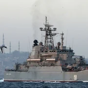 Nava de razboi Tezar Kunikov in stramtoarea Bosfor FOTO EPA EFE jpg