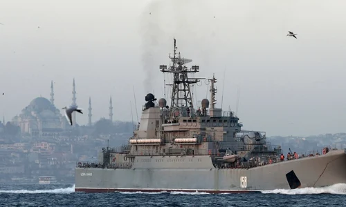 Nava de razboi Tezar Kunikov in stramtoarea Bosfor FOTO EPA EFE jpg