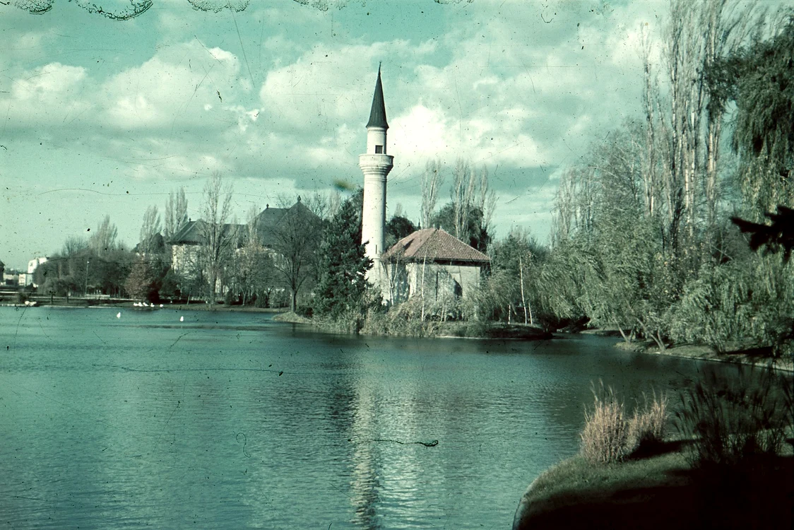 Pe vremea când în Parcul Carol din București existau moschei. FOTO: Arhiva de Fotografie