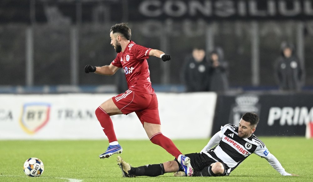 Jucători Universitatea Cluj sărbătorind goluri în meciul decisiv pentru play-off în Superliga României, FCSB șanse calificare scăzute. | sursa foto: Click
