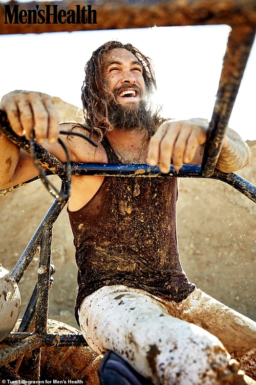 
    Jason Momoa, 42 de ani, a pozat recent pentru revista americană Men's Health  