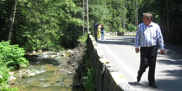 Hotarul dintre Neamt si Harghita se dispută în Cheile Bicazului