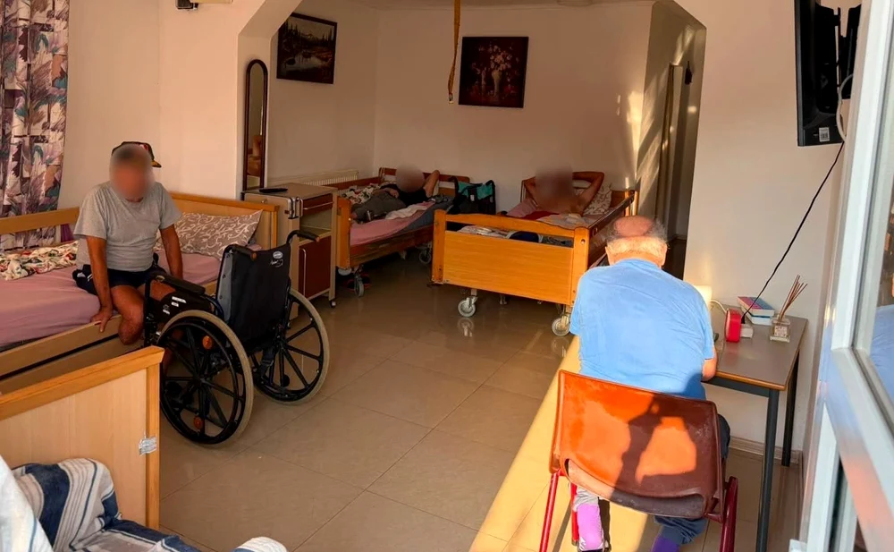 Bătrâni d ela azilul din județul Bihor