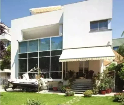  Casa, situată într-o zonă exclusivistă