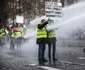 Lupte de stradă între vestele galbene şi poliţişti la Paris Franta FOTO EPA-EFE