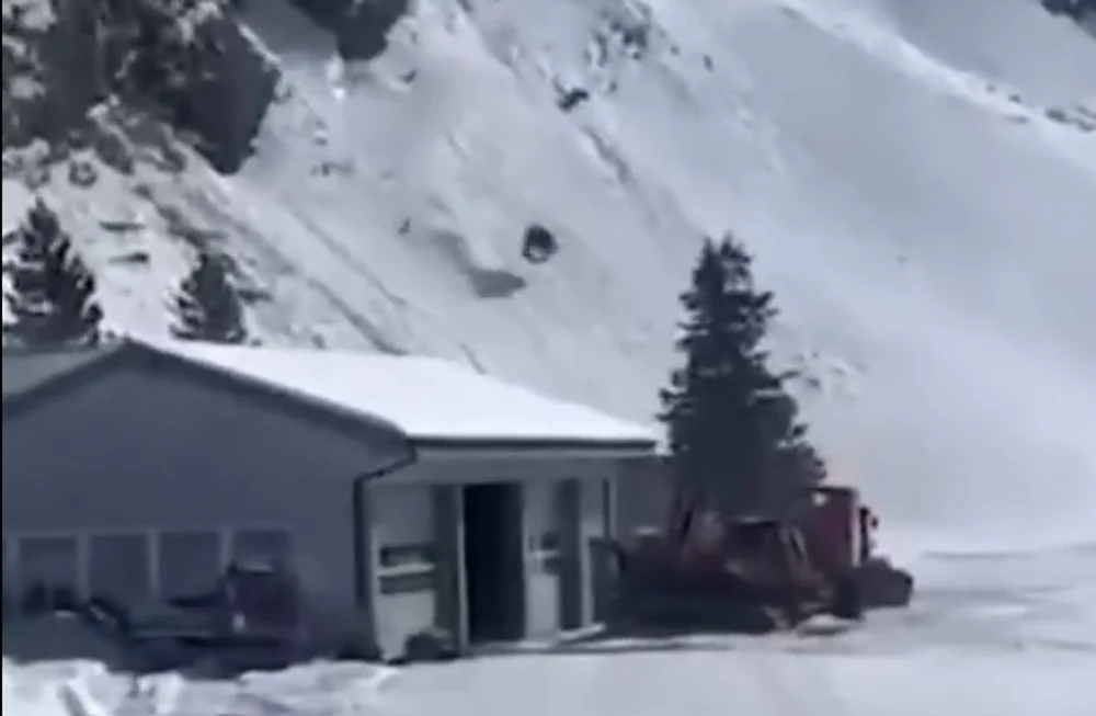 Incident tragic într-o stațiune elvețiană: o telecabină s-a prăbușit, iar pasagerul a murit