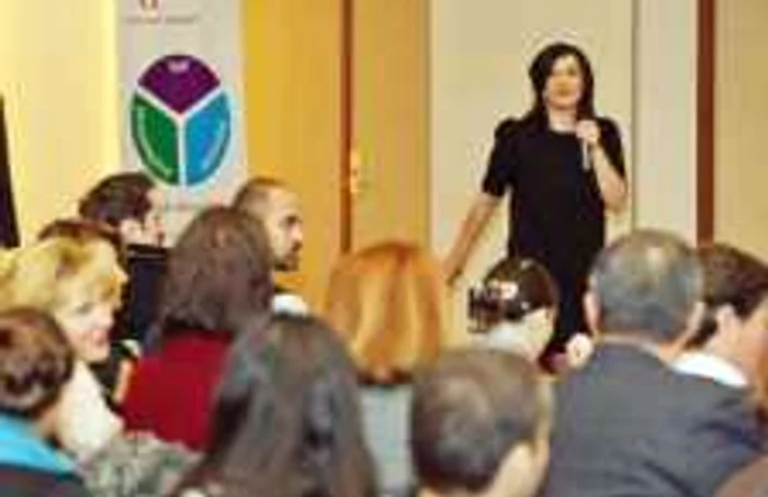 Psihologul Diana Niţu a moderat discuţia cu cei 200 de participanţi