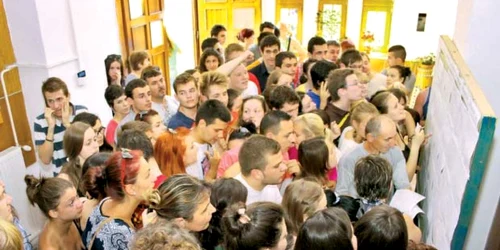 Candidaţii picaţi în vară dau acum Bacul  