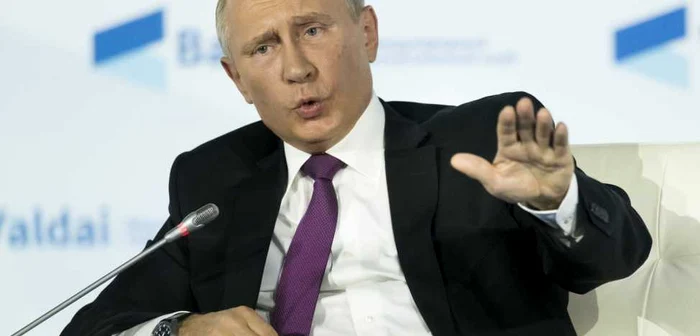 Vladimir Putin în timpul interviului televizat cu academicienii străini/Foto: EPA