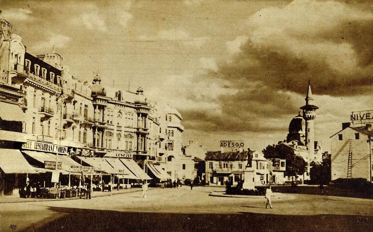 Piața Independenței (Colecție Istoria în alb și negru)
